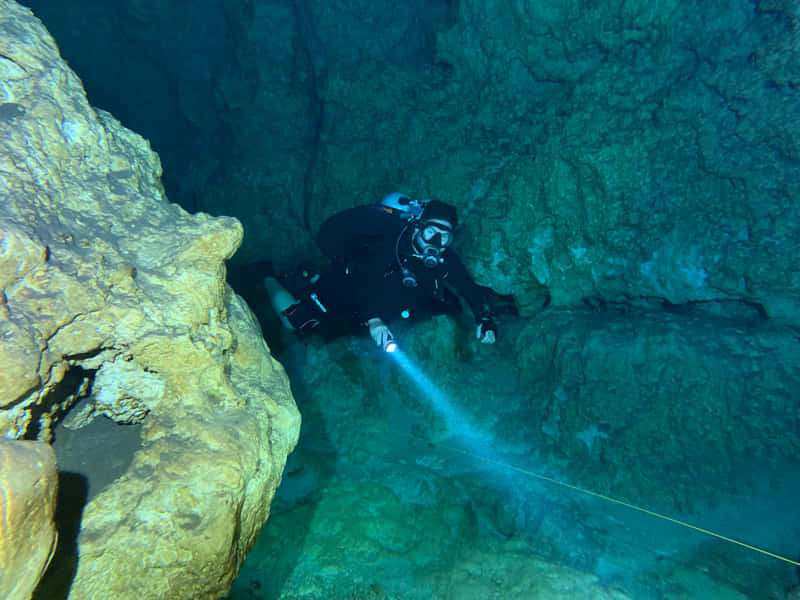 ¿Qué es el buceo en cuevas? ¡Exploremos las profundidades! 3 Buceo en cuevas
