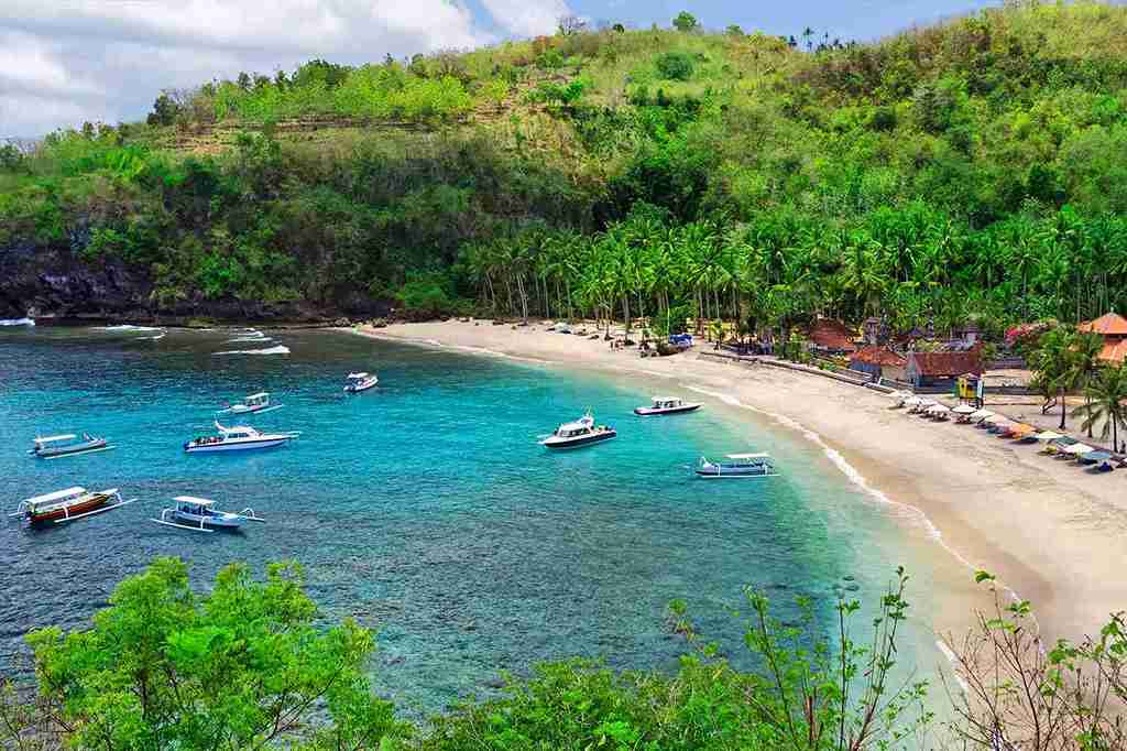 ¿Dónde alojarse en Nusa Penida? Guía completa para tu estancia 1 Playa de Crystal Bay en Indonesia