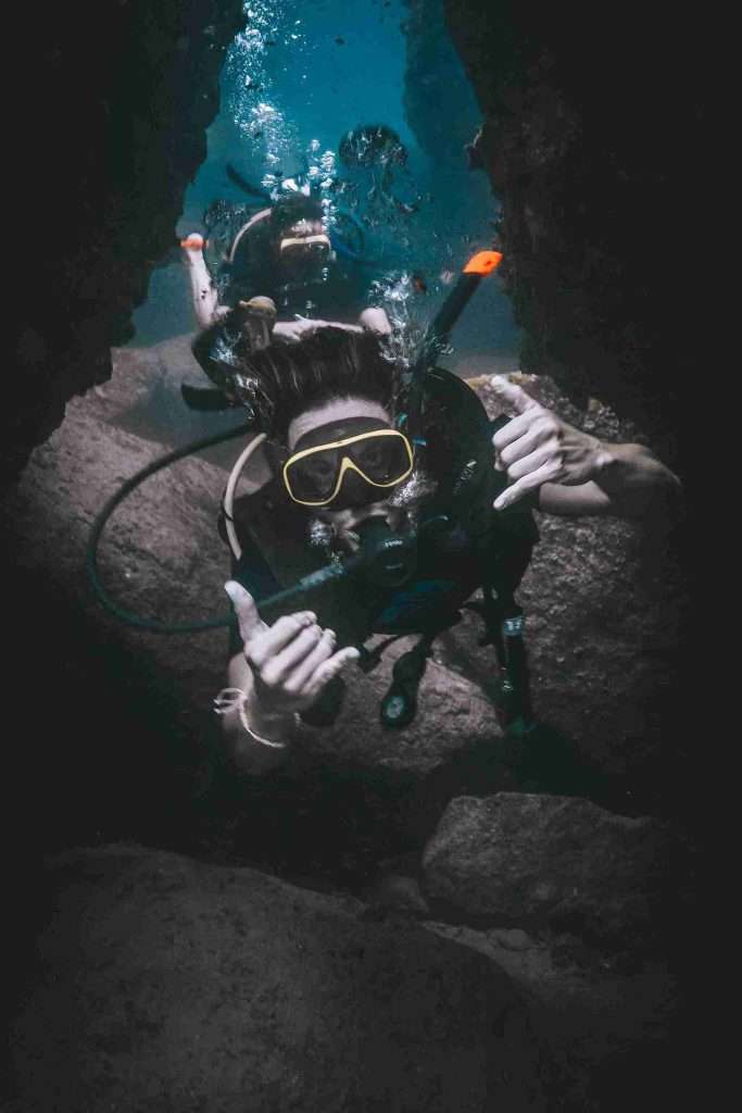 Los mejores puntos de buceo en Koh Tao: Guía completa 1 8 lugares para bucear en Koh Tao - Sail Rock