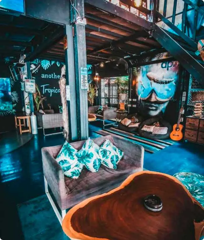 Stay where you dive — Diving Hostel & Bar